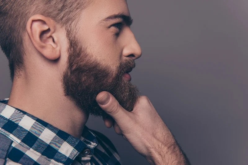 Waarom groeit mijn baard sneller in de zomer